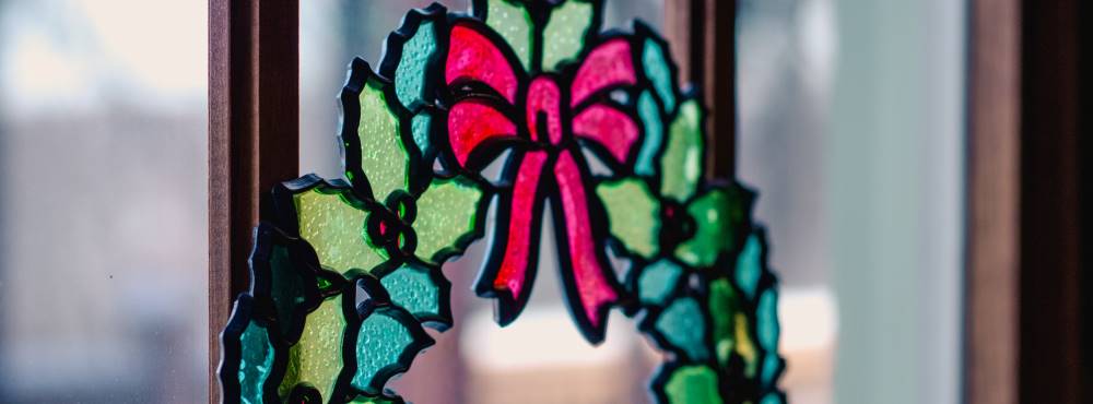 fundraising-ideas-holiday-window-painting