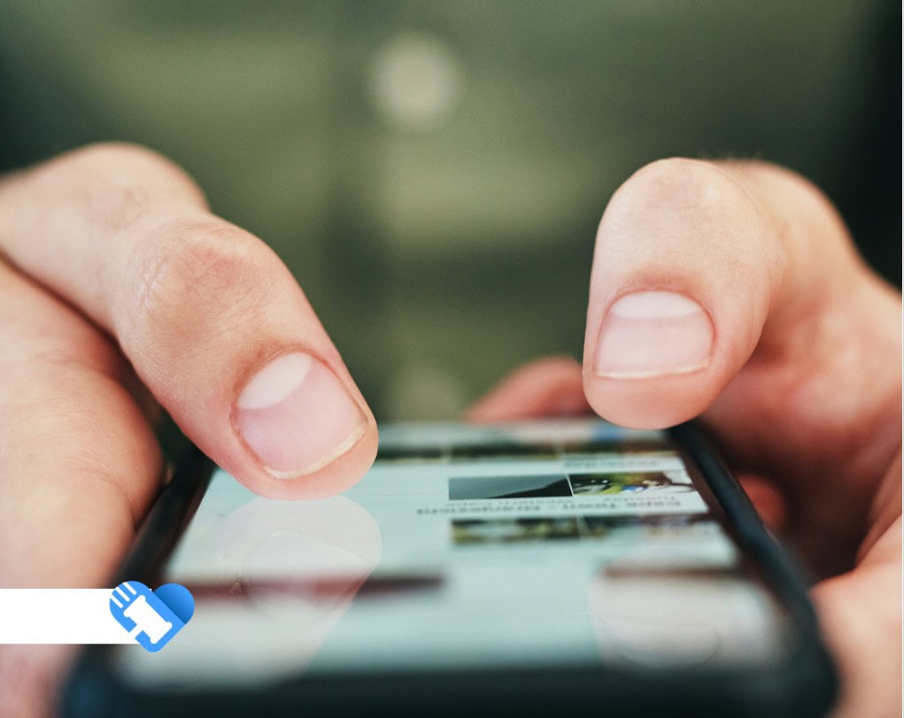 hand holding smartphone